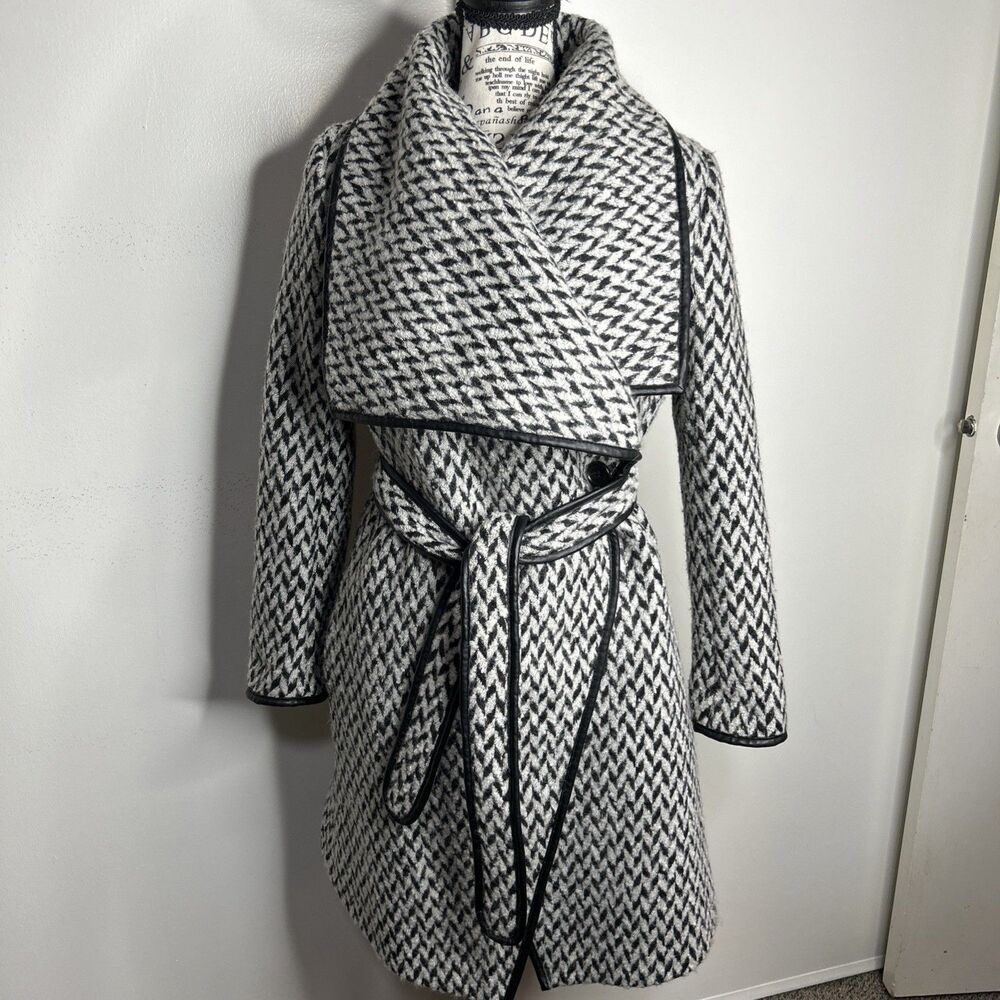 DKNY Women's Black White Chevron Wool Blend Wrap Coat Shawl Collar Petite XS